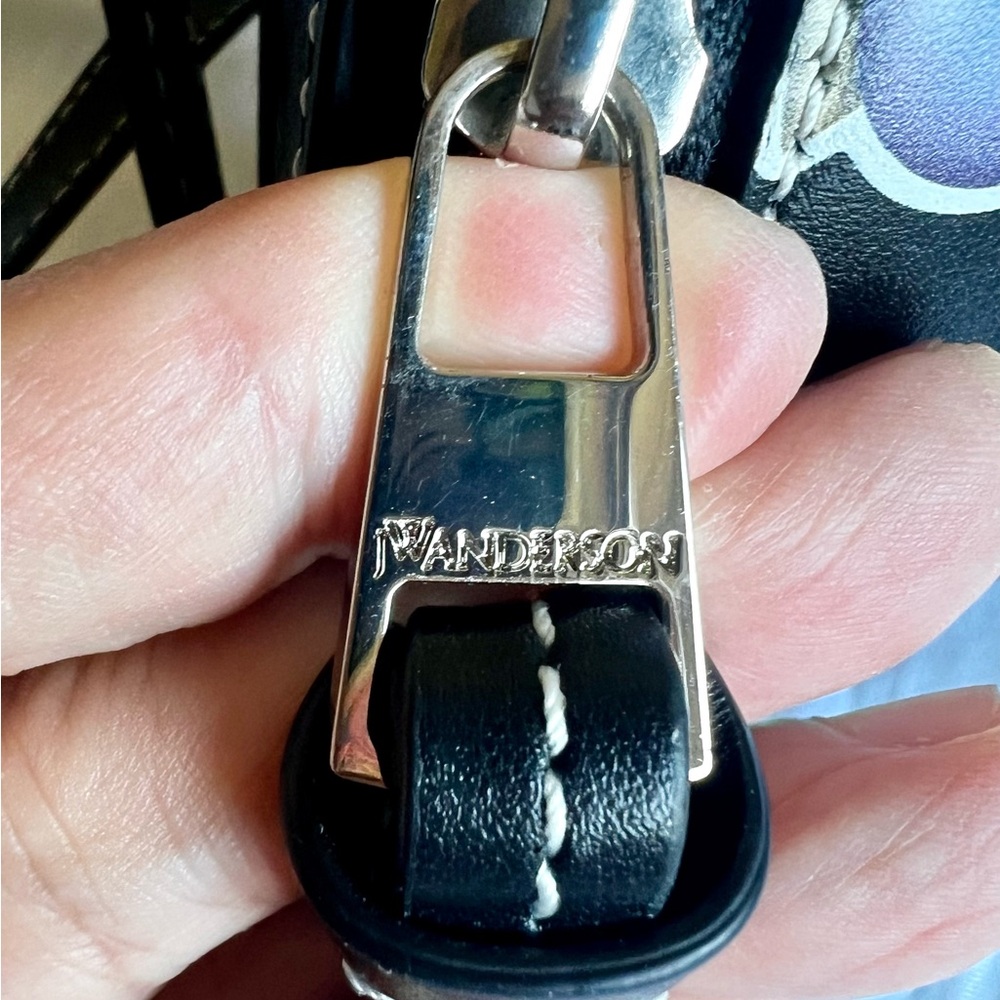 JW Anderson Black medium Leather Cap Bag - Picture 6 of 10
